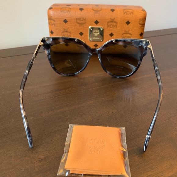 🔥just in🔥Chic MCM Sunglasses - Picture 2 of 8